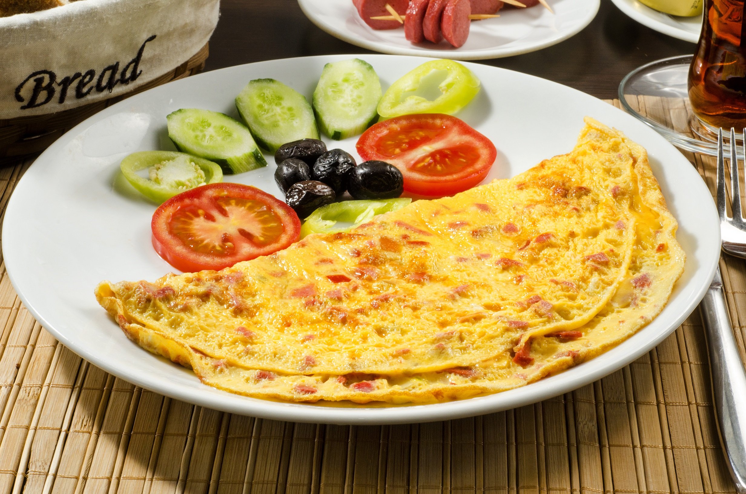 MENEMEN YATAĞINDA OMLET